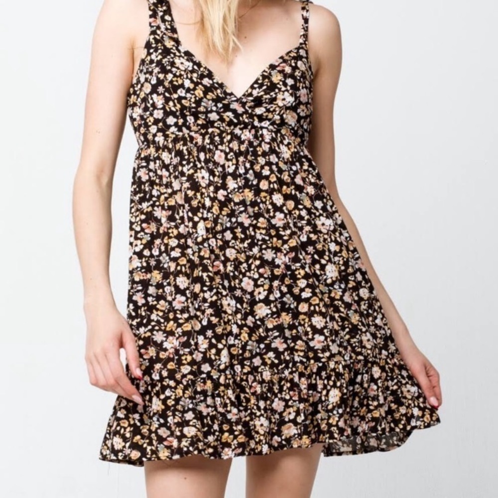 NWT Ivy & Main Black Floral Dress S*